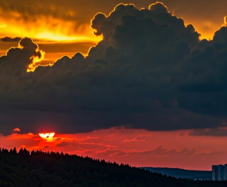 O pôr do sol é um símbolo de esperança para todos nós. É um lembrete de que, mesmo nos momentos mais difíceis, sempre há um novo dia para começar.